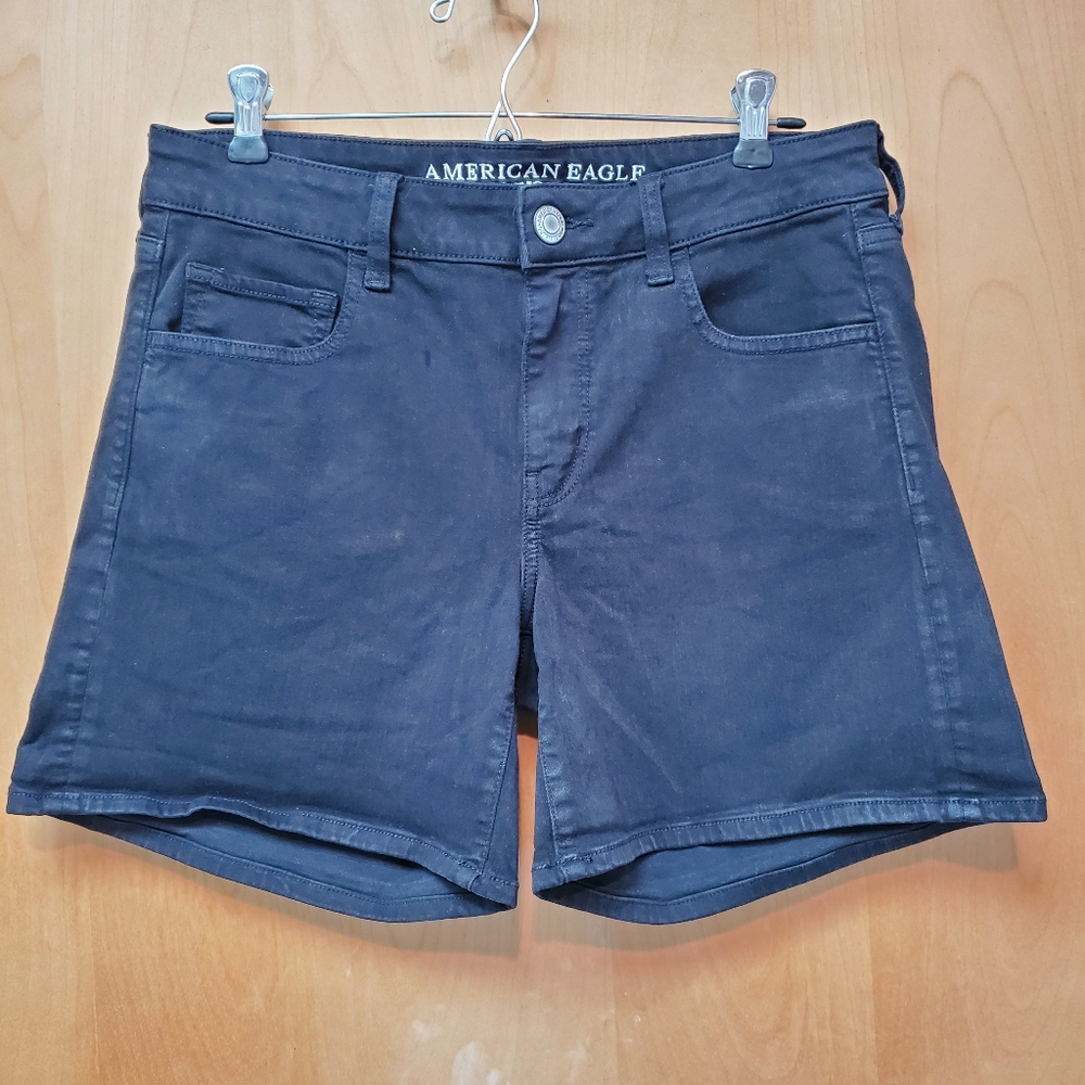 📷🟦 American Eagle Black Super Stretch Midi Shorts